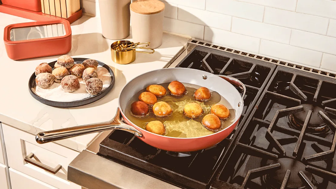 Stir Fry Pan vs. Wok: 4 Key Differences