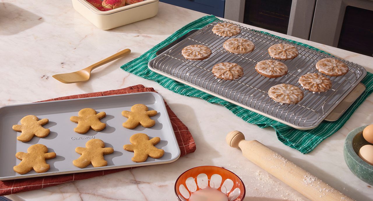 What Is a Jelly Roll Pan? Sizes, Uses & How It Compares to a Baking Sheet